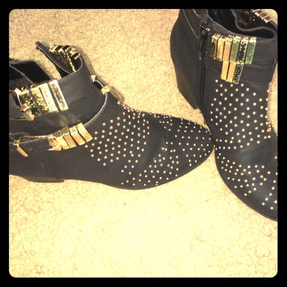 Black and gold forever 21 boots