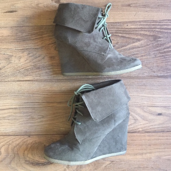 Brown Suede Boots (US 8.5)