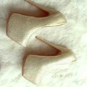 Gold platform heels encrusted with 3D crystals❤️