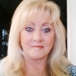 Meet your Posher, Debi