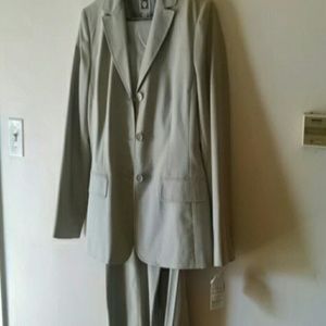 2 piece pant  suit nice professional outfit for wo