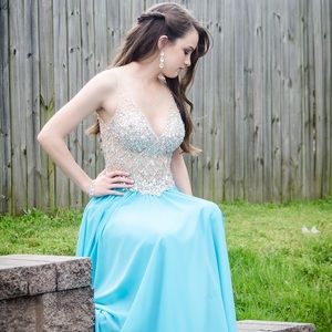 I am selling my 2015 prom dress.