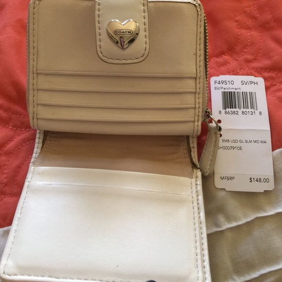 Coach white wallet SOLD ON MERC - Picture 2 of 4