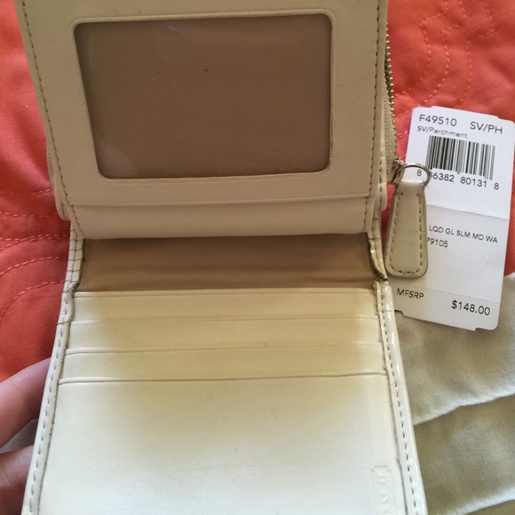 Coach white wallet SOLD ON MERC - Picture 3 of 4