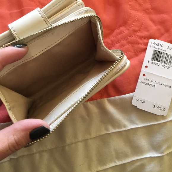 Coach white wallet SOLD ON MERC - Picture 4 of 4