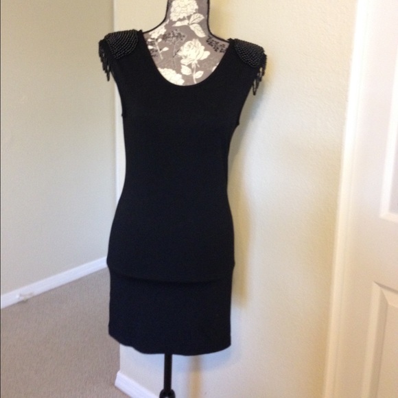 Simple & stylish shoulder beaded dress