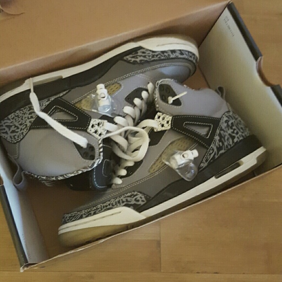 Air jordan retro size 7Y