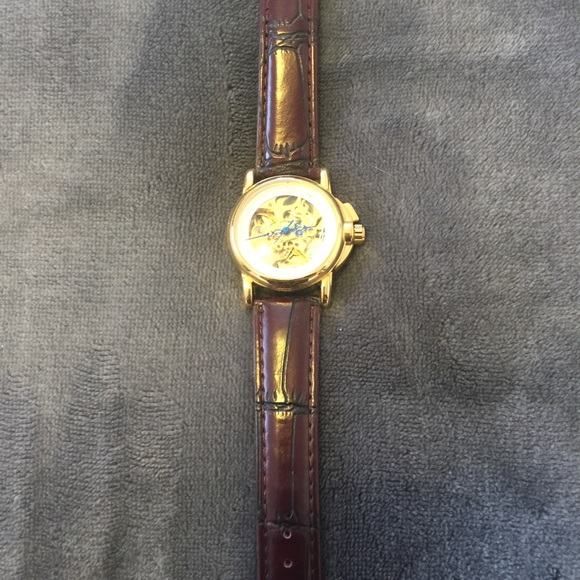 Leather strap hollow casual style hand wind watch - Picture 2 of 4