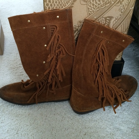 Mid calf Minnetonka brown suede fringe boots