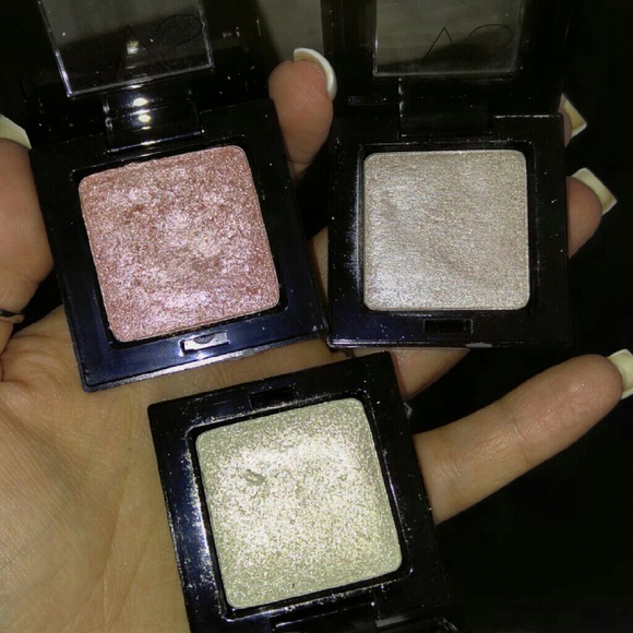 eyeshadow VS