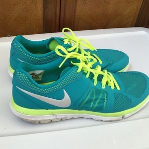 Nike flex running shoes
