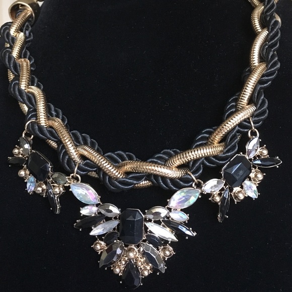 🍀HP🍀 Wildflower Design beautiful big necklace. - Picture 4 of 4