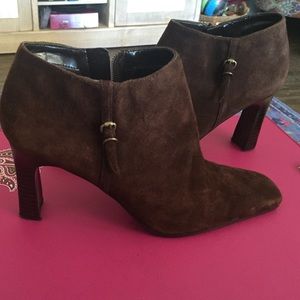 Bandolino size 8 dark brown suede booties.