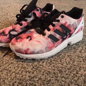 BRAND NEW Adidas shoes size 5 fits a 7 1/2