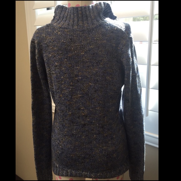 Classy Pullover - Picture 2 of 3