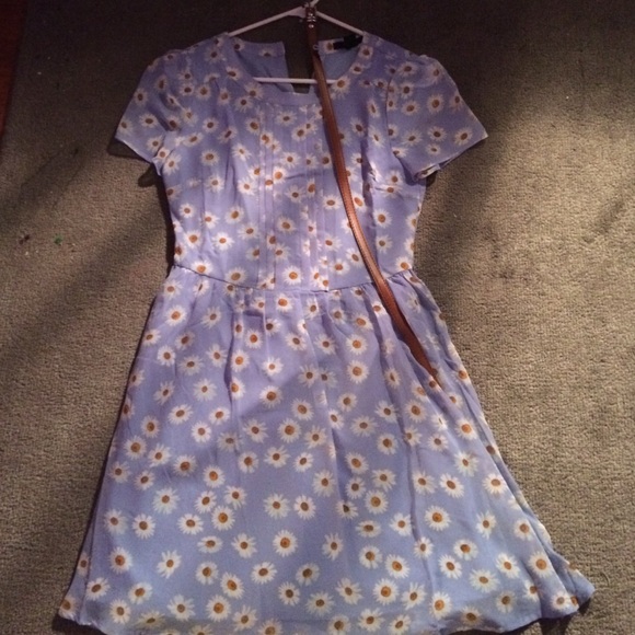 Cute daisy print dress with belt