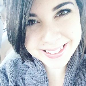 Meet your Posher, Dee