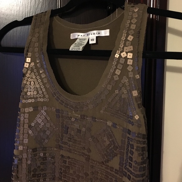 Gold dress - Picture 2 of 4