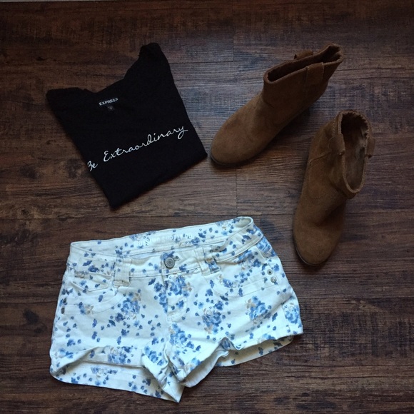 ❌Floral jean shorts❌