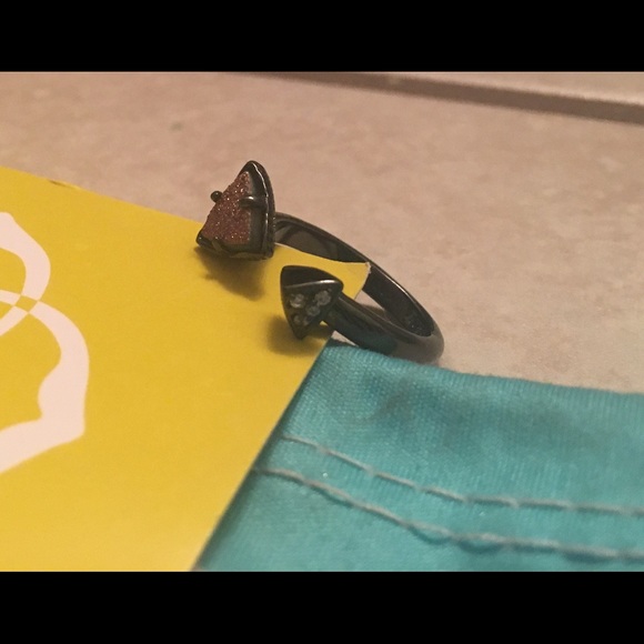 One ring from the Kendra Scott Brennan Ring Set!