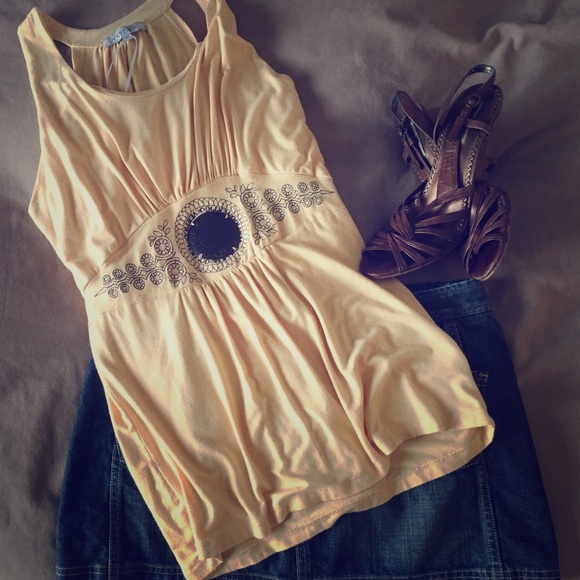 🌟 Soft Yellow Tank 🌟