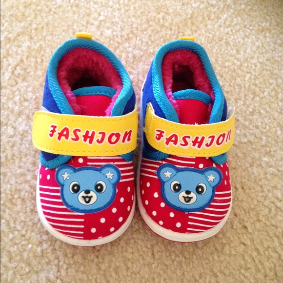 BRAND NEW Fall/Winter squeaky baby walking shoes