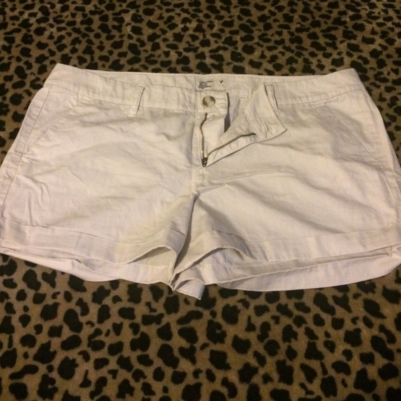 NWOT Tan AE cargos size 16