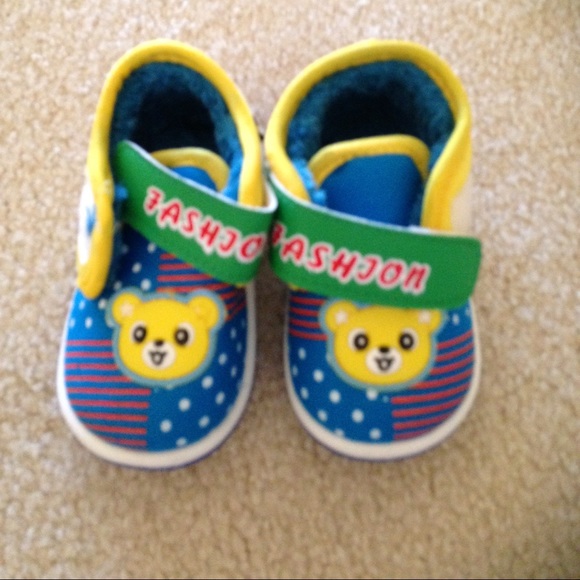 BRAND NEW Fall/Winter squeaky baby walking shoes