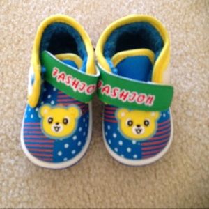 BRAND NEW Fall/Winter squeaky baby walking shoes