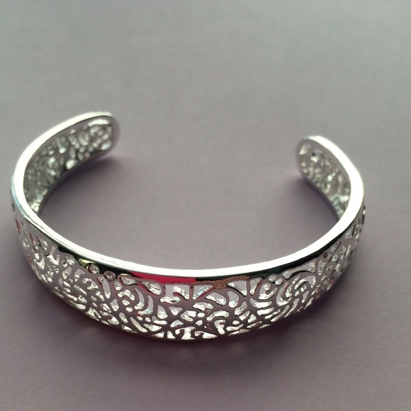 ✅REDUCED ‼️💕SALE! SALE !🌻Silver Cuff Bracelet - Picture 2 of 4