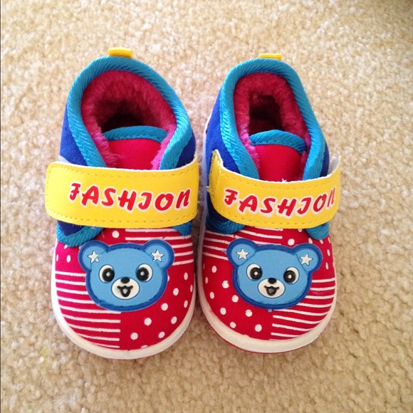 BRAND NEW Fall/Winter squeaky baby walking shoes