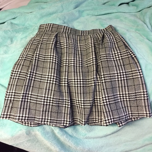 Candies black and white skirt