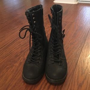 Combat boots