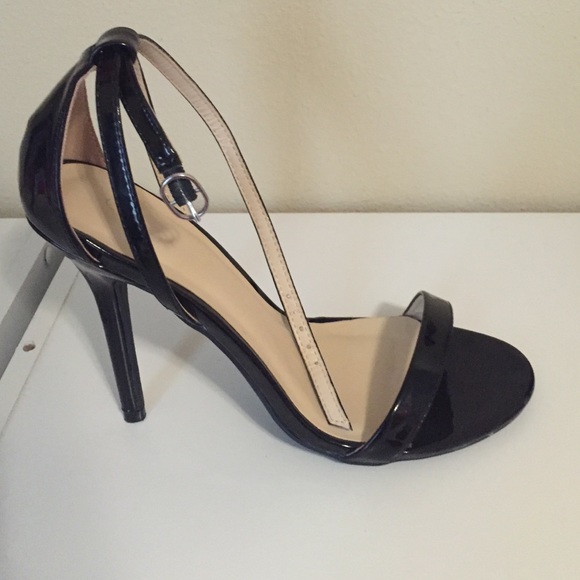 Black strappey heels - Picture 4 of 4