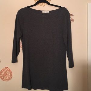 Grey quarter sleeve tee shirt