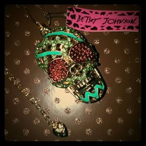 NWT Betsey Johnson Skull Necklace