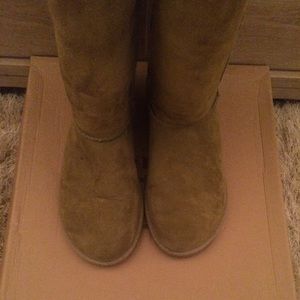 olive green classic uggs olive green classic uggs