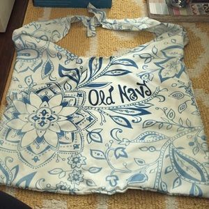 Light Old Navy tote.