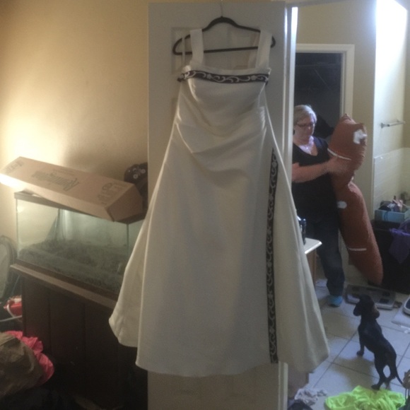 Wedding/ formal/ prom dress - Picture 4 of 4