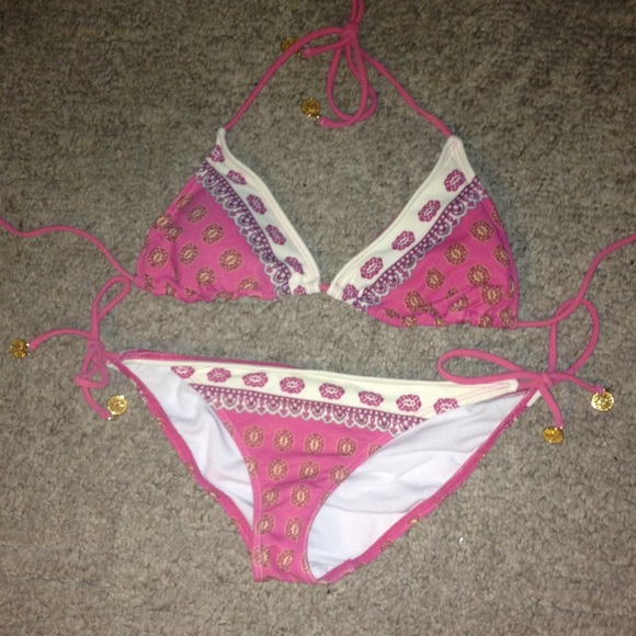 Bikini - Picture 1 of 1