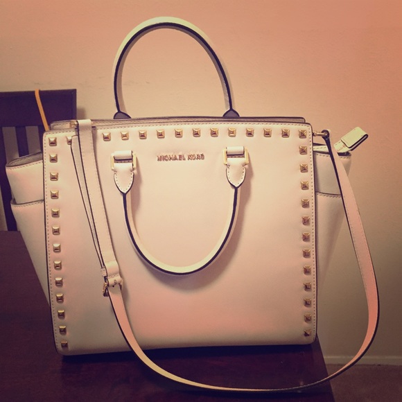 Michael Kors Handbags - Michael Kors
Large Selma Studded Saffiano Tote