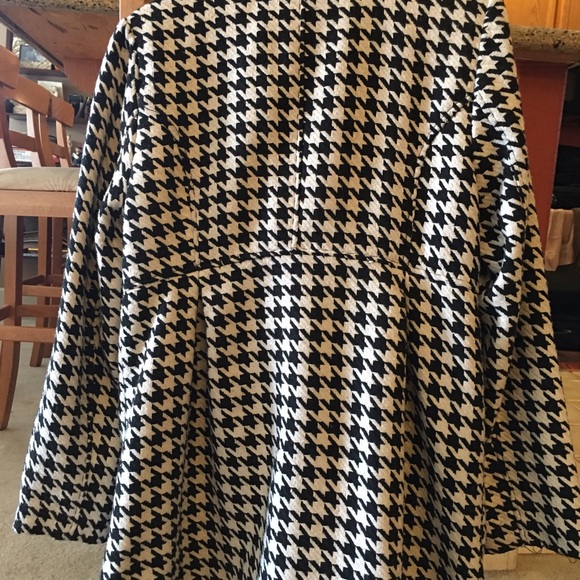 Super cute black/white light weight coat!!! - Picture 2 of 4