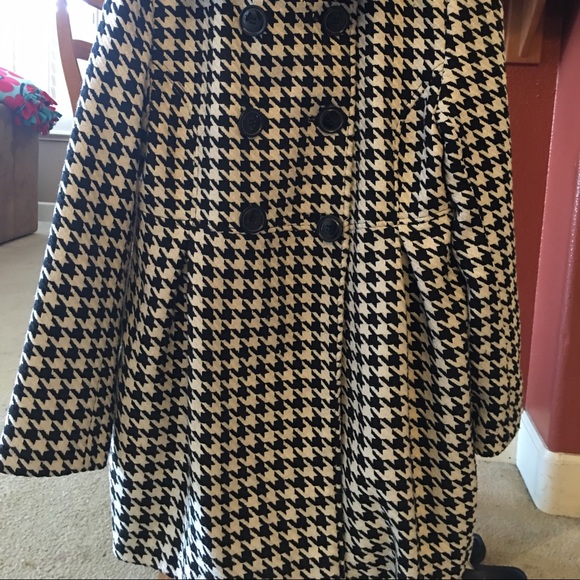 Super cute black/white light weight coat!!! - Picture 3 of 4