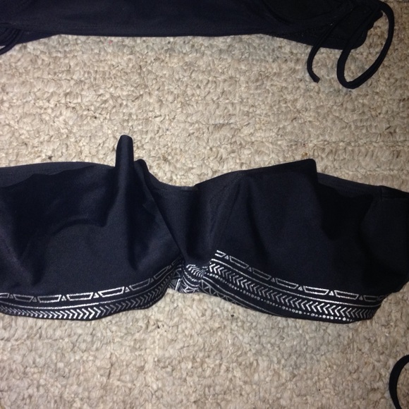 Bikini - Picture 2 of 2