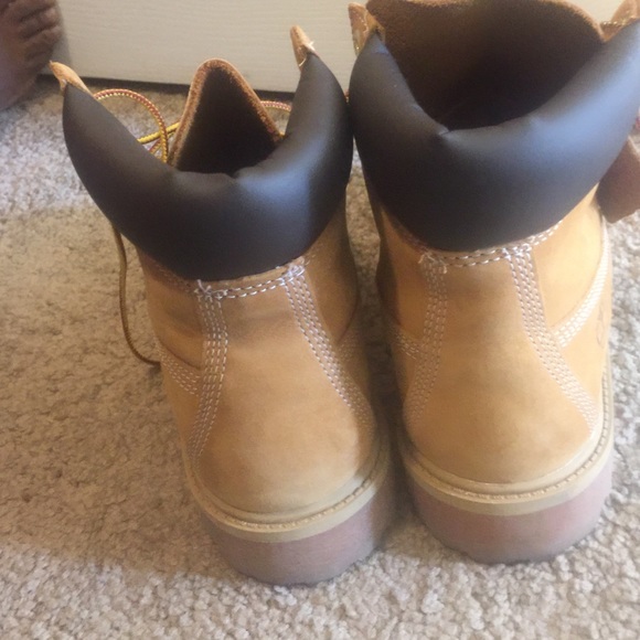 Shoes - Picture 3 of 4