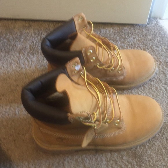 Shoes - Picture 4 of 4