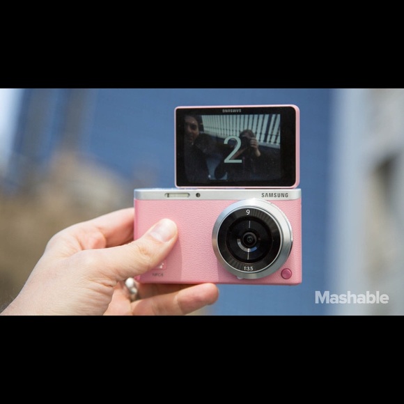 SOLD NIB Samsung NX mini pink selfie camera💕 - Picture 3 of 4