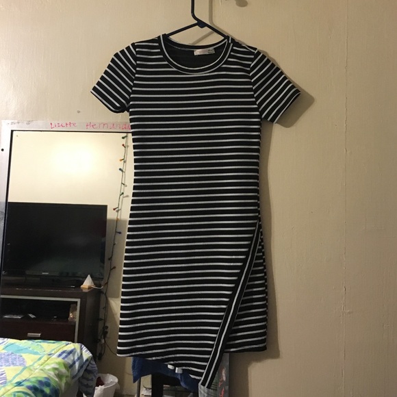 Stripped fitted dress ⚫️ - Picture 3 of 4
