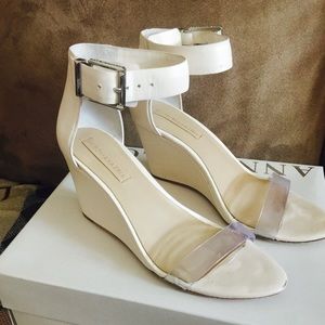 BCBG wedge