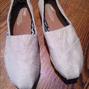 Brand new women's Toms size 7
